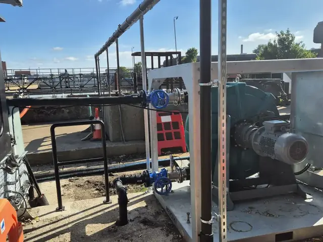 Storage tanks and riser manifold
