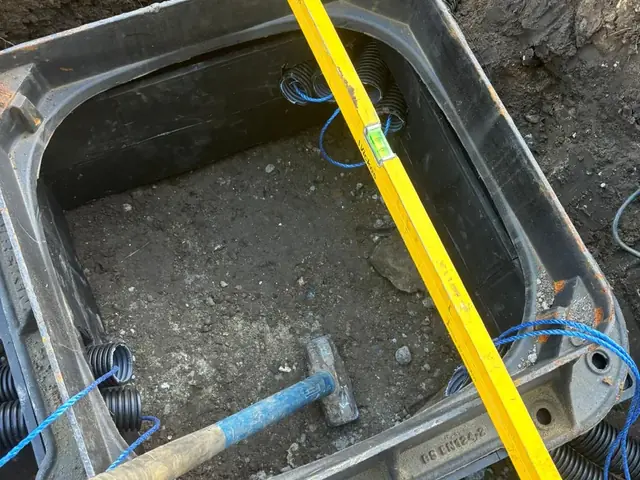Cable-draw chamber set level with duct entries — Burger King drive-thru job