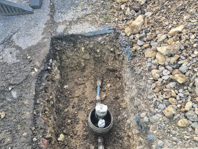 Water meter and stopcock reset in a new chamber on the renewed supply