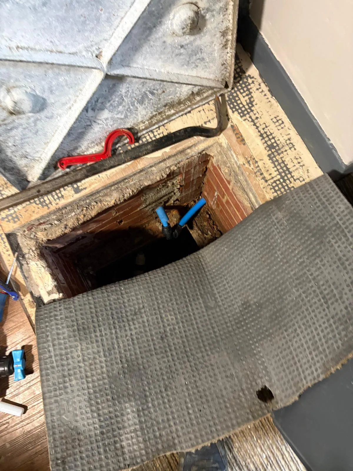 New blue MDPE pipework and isolation valves in the underfloor duct inside the pub New blue MDPE pipework and isolation valves in the underfloor duct inside the pub